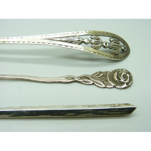 798 - A continental silver ladle and other continental silver, 88g