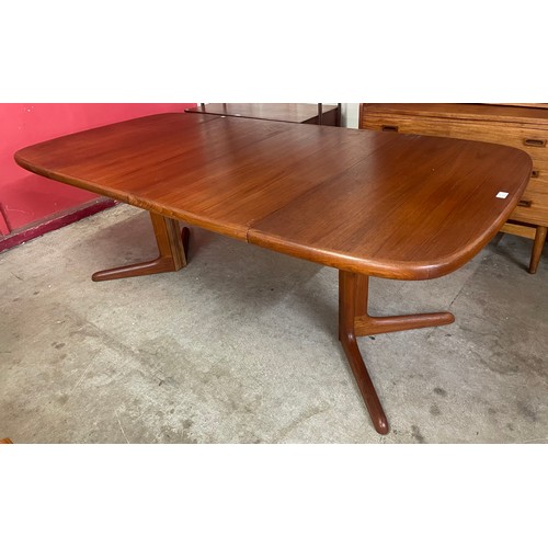 40 - A Danish teak two leaf extending dining table