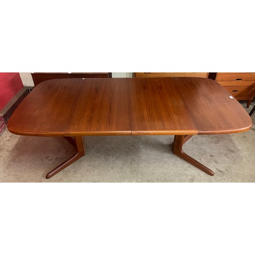 40 - A Danish teak two leaf extending dining table