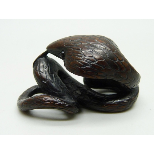 804 - A snake netsuke, signed to base, 4.8cm long