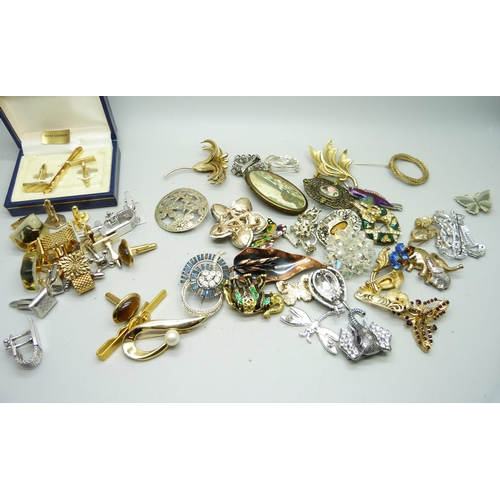 838 - Thirty brooches, eleven pairs of cufflinks and two tie clips