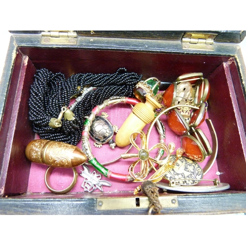 845 - Vintage costume jewellery in a jewellery box