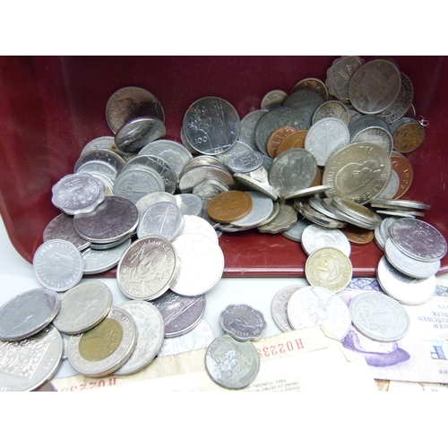 846 - A collection of coins and bank notes