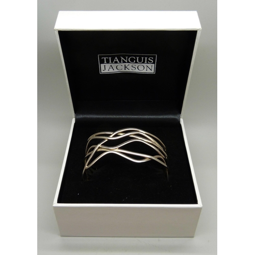 884 - A Tianguis Jackson designer silver bangle, boxed, 36g