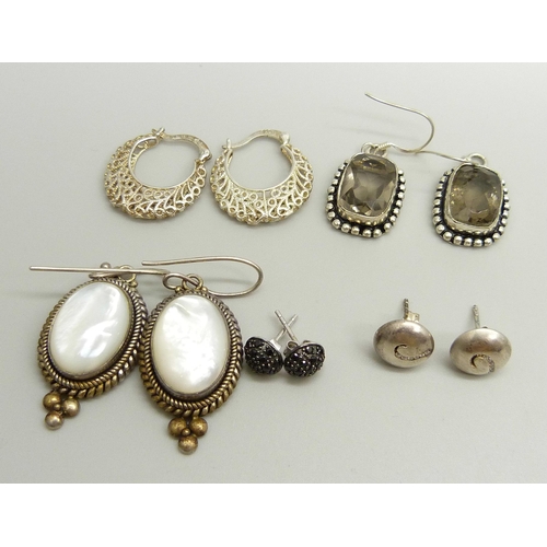 886 - A pair of Suati silver and mother of pearl drop earrings, a pair of white metal stone set earrings o... 