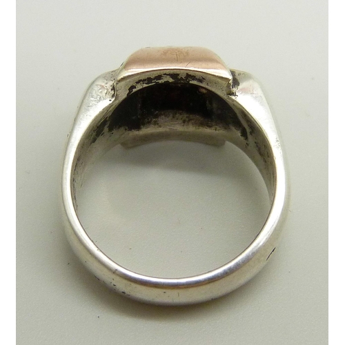 898 - A silver ring with rose gold overlay, set with three garnets, control marks to outer shank, N/O