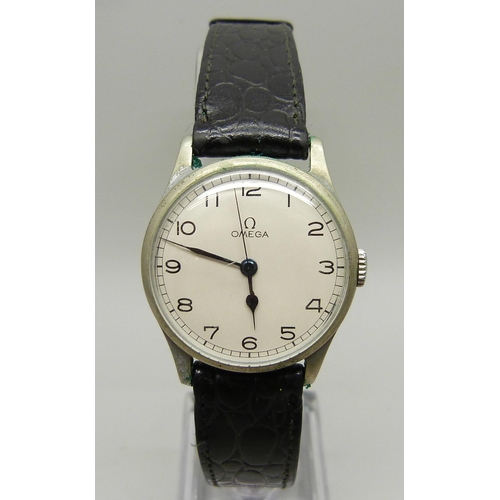 909 - An Omega military Air Ministry wristwatch, 9702428, the case back marked A.M., 6B/159 A1806, 33mm ca... 