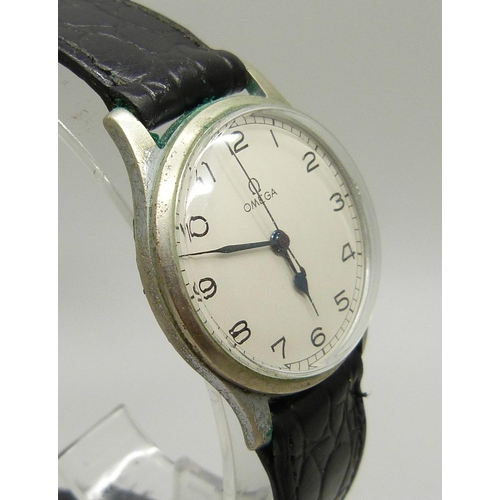 909 - An Omega military Air Ministry wristwatch, 9702428, the case back marked A.M., 6B/159 A1806, 33mm ca... 