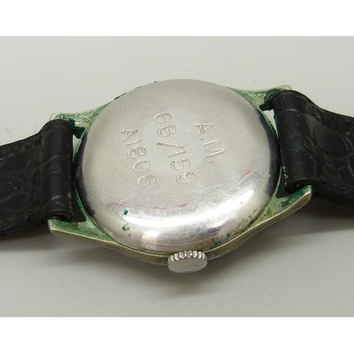 909 - An Omega military Air Ministry wristwatch, 9702428, the case back marked A.M., 6B/159 A1806, 33mm ca... 