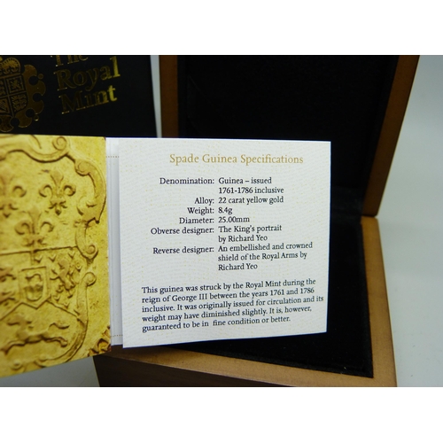 911 - The Royal Mint, a George III gold Guinea 1774, boxed with certificate