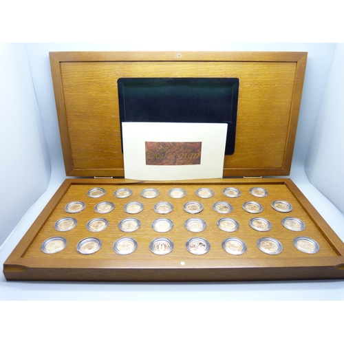 916 - A set of thirty-one full sovereign gold coins, Elizabeth II Eightieth Birthday Sovereign Collection ... 