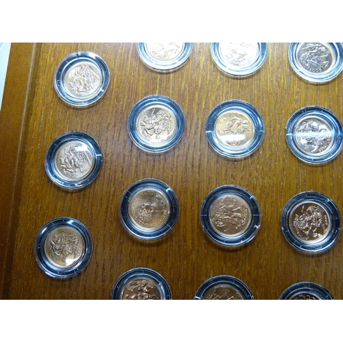 916 - A set of thirty-one full sovereign gold coins, Elizabeth II Eightieth Birthday Sovereign Collection ... 