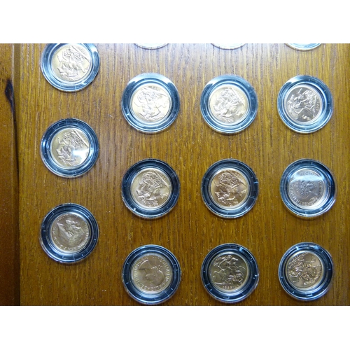 916 - A set of thirty-one full sovereign gold coins, Elizabeth II Eightieth Birthday Sovereign Collection ... 