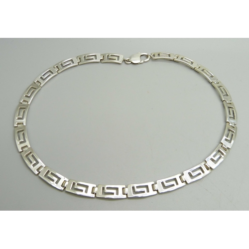 919 - A silver Greek key style cut-out design collarette, 44g