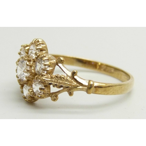 940 - A 9ct gold and white stone cluster ring, 2.2g, P