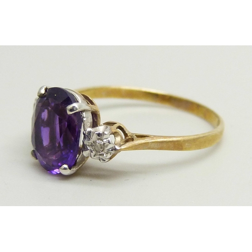 942 - A 9ct gold, amethyst and illusion set diamond ring, 1.5g, N