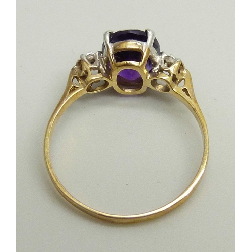 942 - A 9ct gold, amethyst and illusion set diamond ring, 1.5g, N