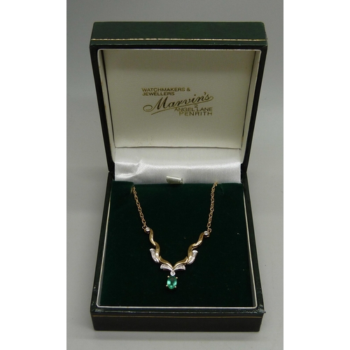 943 - A 9ct gold necklace set with diamonds and an emerald, 45cm, 3.5g