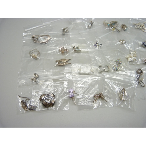 961 - Twenty-five pairs of silver and white metal earrings