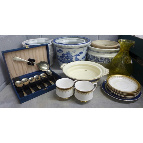 984 - A Chinese blue and white planter, a pair of planters and other mixed china **PLEASE NOTE THIS LOT IS... 