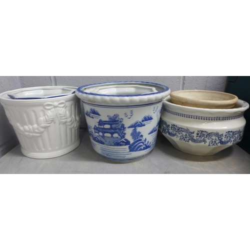 984 - A Chinese blue and white planter, a pair of planters and other mixed china **PLEASE NOTE THIS LOT IS... 