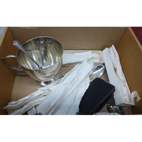 988 - Two cranberry glass jugs, Myott dish, Guinness Ultimate Pie set, plated vase, etc. **PLEASE NOTE THI... 