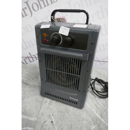 2355 - A Honeywell C22104EV 2200w-2500w electric heater * this lot is subject to VAT - sold as scrap