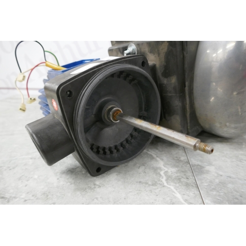 2385 - A Clarke CBM25055 230 booster water pump (7800) * this lot is subject to VAT - sold as scrap