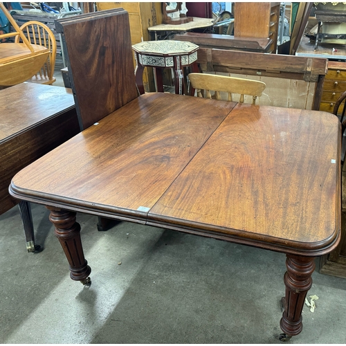 271 - An early Victorian mahogany extending dining table