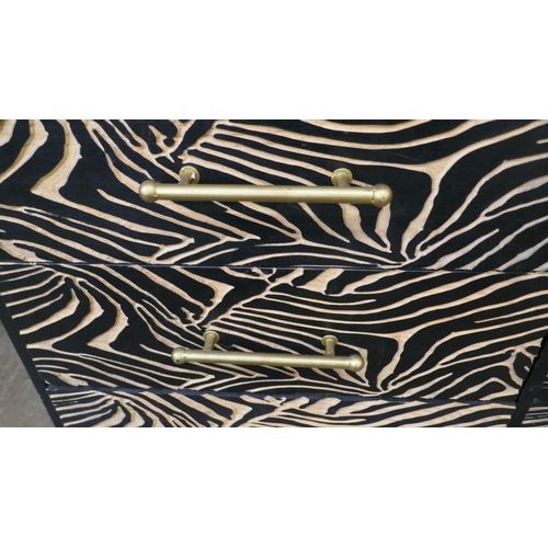 1468 - A six drawer chest with zebra design