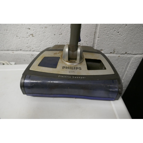 2153 - A Philips FC6125 electric sweeper and a Candy All Surface 10 cordless stick vacuum cleaner