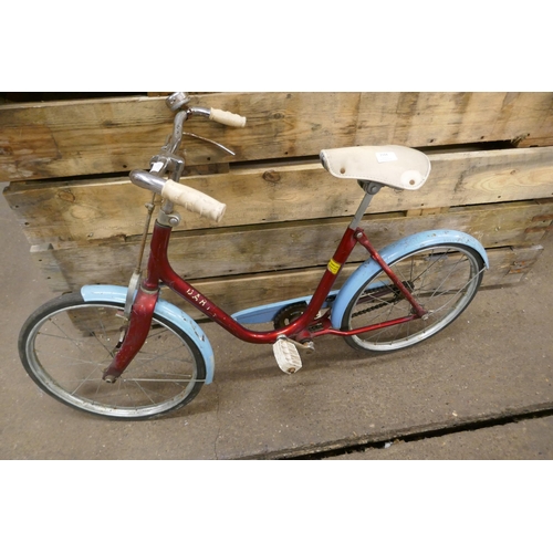 2164 - A vintage children’s Raleigh Dart bike