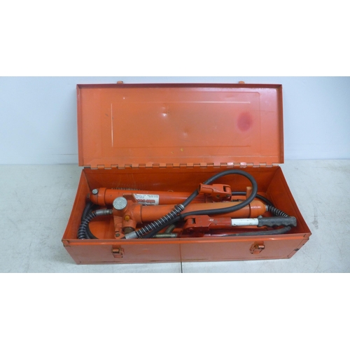 2003 - A red steel Clarke toolbox with three hydraulic pumps including Clarke Strong-Arm CS10PRH 10 tonne p... 