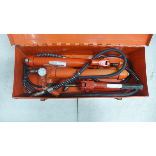 2003 - A red steel Clarke toolbox with three hydraulic pumps including Clarke Strong-Arm CS10PRH 10 tonne p... 