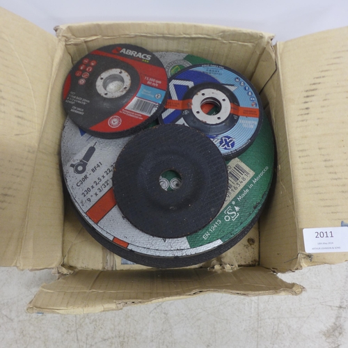 2011 - A box of 18 assorted cutting disks