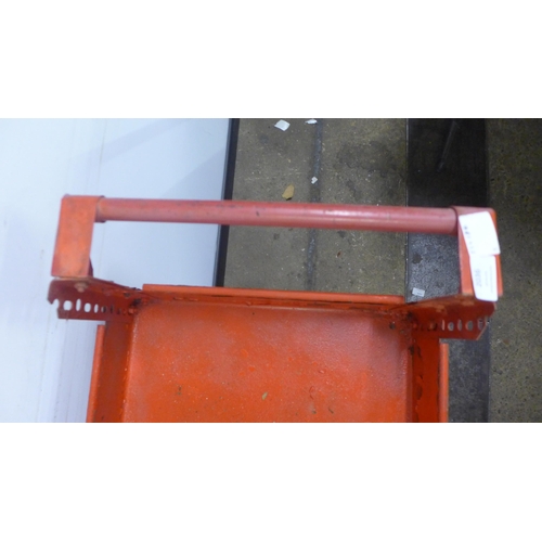 2036 - A 4 wheeled mobile Clarke tool trolley