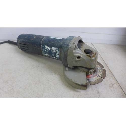 2044 - A Titan heat gun, Erbauer 710w jigsaw (ERB389JSW) and a Bosch GWS 550 angle grinder