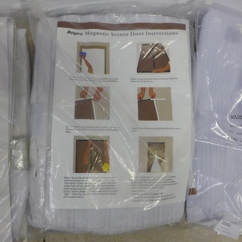 2060 - 4 Magnetic screen door screens in white mesh, 90 x 120cm (unused)