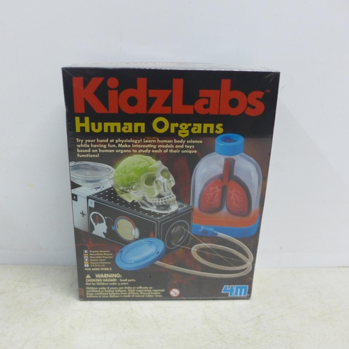 2091 - 4 Children's activities/games (R/C stunt car, Kidzlab Human Organs, Kids Robotics Smart Robot, Earth... 