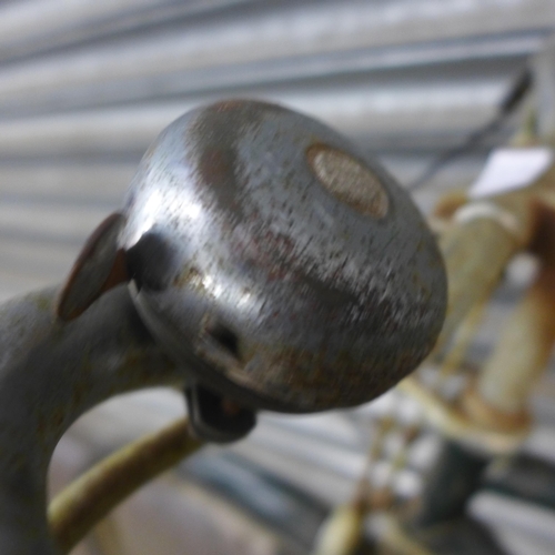 2171 - A vintage Raleigh steel framed bike with vintage Dunlop saddle