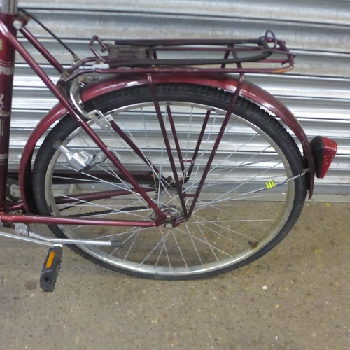 2177 - A vintage Raleigh Courier steel framed bike with pannier rack and mud guards