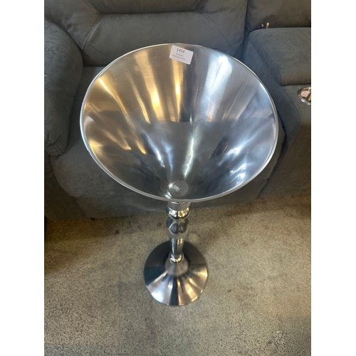 1494 - A polished chrome champagne stand