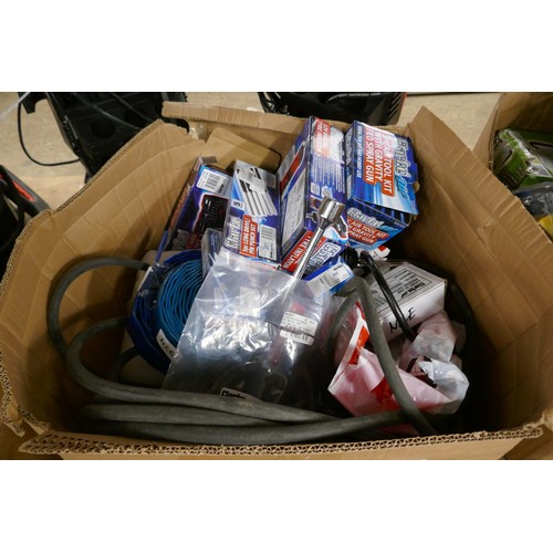 2368 - A box of approx. 40 returned items including: 2 puncher proof sack trolley wheels, pry bars, Clarke ... 