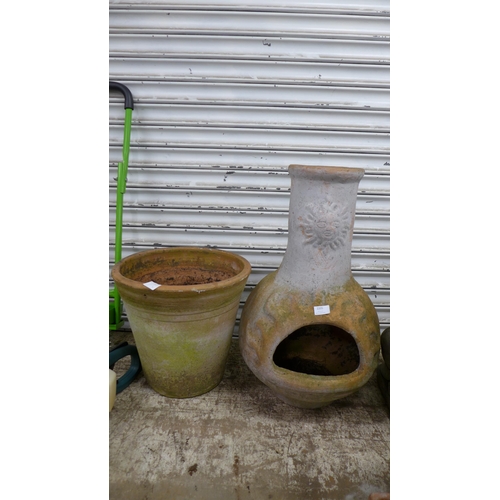 2205 - 5 Terracotta plant pots and a terracotta chiminea