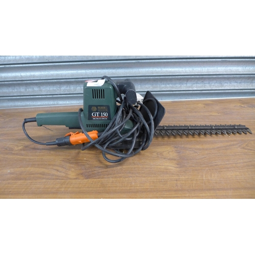 2214 - A Black and Decker GT150 38cm/15