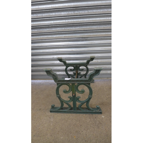 2215 - A pair of cast metal bench ends and table legs