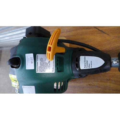 2218 - An unbranded 25cc petrol strimmer (TRY25PGTA)