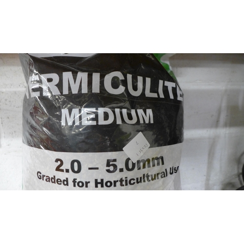 2239 - A bag of 2.0 - 5.0mm Sinclair Pro Horticultural Vermiculite (100 litre)