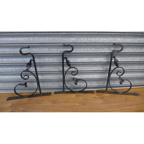 2243 - A selection of cast iron wall mounted planters, hanging baskets and wall brackets