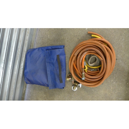 2246 - 2 Lengths of UPVC down pipe and a bag of brass gas hose connections etc.